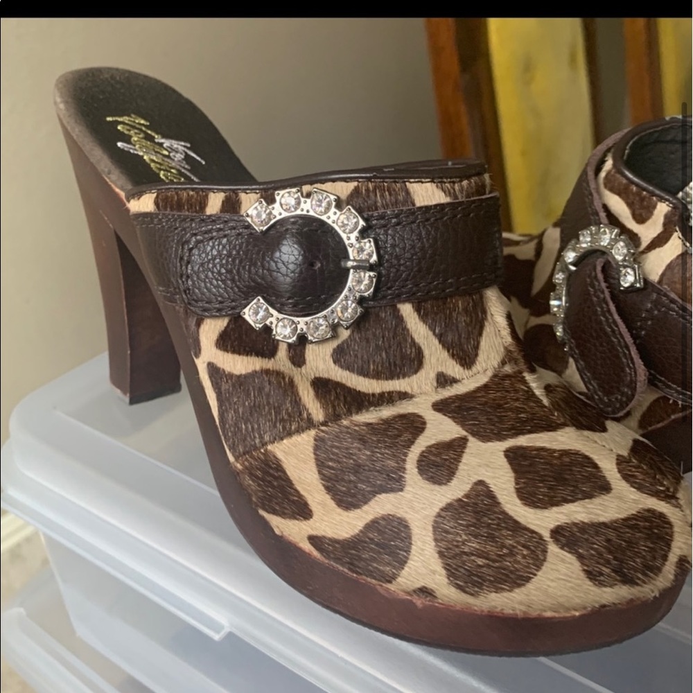 Nice cheetah high heel shoes.
